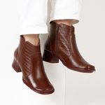 Bota Feminina New Kelly Salto Médio Em Couro Diva J.gean 