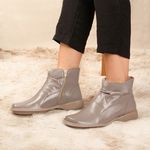 Bota Feminina Exclusiva em Couro Cinza J.Gean