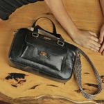 Bolsa Artesanal Em Couro Preto J.Gean 