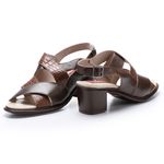 Sandália em Couro cor Mustang J.Gean