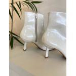 Bota Feminina Cano Curto Verniz Bico Fino Off White