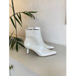 Bota Feminina Cano Curto Verniz Bico Fino Off White