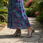 Sandália Feminina Adelaide Couro Floater Com Detalhes Em Tiras