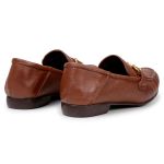 MOCASSIM CONHAQUE DETALHE EM METAL 