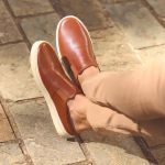 Mule masculino slip on em couro legítimo cor canela