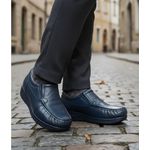 Mocassim feminino ortopédico com elástico couro legítimo cor azul escuro