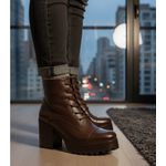 Coturno feminino plataforma tratorado salto alto couro legítimo cor chocolate