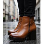 Bota feminina plataforma tratorada salto alto couro legítimo cor whisky lisa