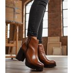 Bota feminina plataforma tratorada salto alto couro legítimo cor whisky lisa