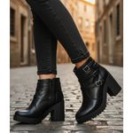 Bota feminina tratorada salto alto couro legítimo cor preta com enfeites laterais