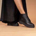 Coturno Feminino Pierrô plataforma couro legítimo cor preta