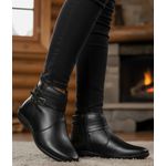 Bota Rasteira Pierrô cano curto couro legítimo cor preta com fivelas laterais