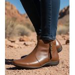 Bota Rasteira feminina cano curto couro legítimo cor havana lisa