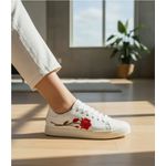Tênis Feminino Slip On Couro Legítimo Pierrô - Branco com Bordado Flor