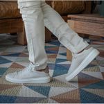 Tênis masculino em couro legítimo cor gelo super leve