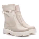 Bota feminina tratorada couro legítimo cor off white cano médio