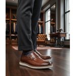 Mocassim masculino super confortável couro legítimo cor castanho solado claro