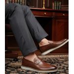Mocassim masculino super confortável couro legítimo cor castanho solado claro