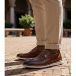 Mocassim masculino super confortável couro legítimo cor castanho solado claro