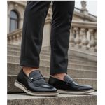 Mocassim masculino super confortável couro legítimo cor preto solado claro