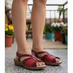 Sandálias Feminina conforto ortopédica couro legítimo cor vermelha com detalhes