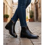 Bota Feminina em couro legítimo cor preta lisa