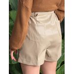 Shorts Couro Fake com Cinto CREME