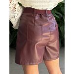 Shorts Carline Couro Fake com Cinto VERMELHO ESCURO