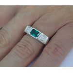 Anel Com Pedra Zircônia Cor Verde Esmeralda
