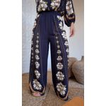 Calça Flor Bordada Estampado