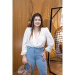 Body Estela Branco em Crepe Seda | Elegância Impecável com Decote Ajustável e Manga Bufante para Looks Clássicos e Modernos