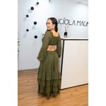 Vestido Iris Longo Verde Militar com Recortes e Fivela – Elegância Fluida com Toque Sofisticado do 36 ao 44