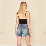 SHORT JEANS COM BORDADO