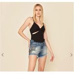 SHORT JEANS COM BORDADO