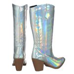 Bota Feminina Western Cano Longo Bordado Napa Holográfica Prata