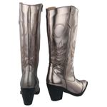 Bota Feminina Cano Longo Western Bordado Napa Metalizada Ônix