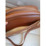 Bolsa casual com detalhe frontal