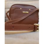 Bolsa casual com detalhe frontal