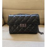 Bolsa Sofisticada com alça de corrente