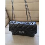 Bolsa Sofisticada com alça de corrente