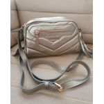 BOLSA MATELASSÊ EM V COM BOLSO EXTERNO Couro Legítimo