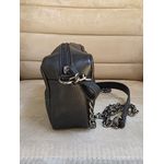 Bolsa básica com detalhe frontal quadrado