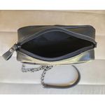 Bolsa básica com detalhe frontal quadrado