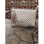 Bolsa matelassê em V pequeno com bolso externo zíper Couro Legítimo