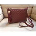 Bolsa matelassê em V pequeno com bolso externo zíper Couro Legítimo