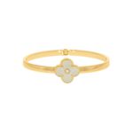 Bracelete Trevo Zamac Dourado Resina Nude