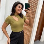 Blusa gota verde oliva