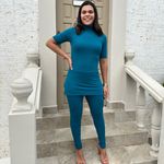 conjunto alongado turquesa