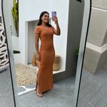 Vestido longo de manga canela