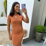 Vestido longo de manga canela